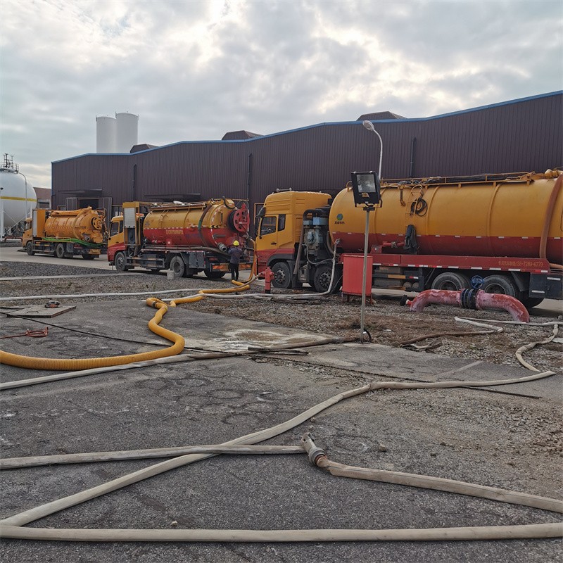 山亭污水池清理